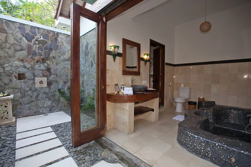 The Junno Villa