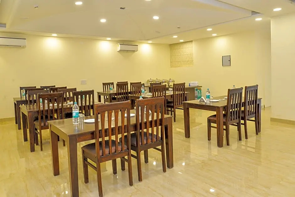 Capital O 12674 Hotel Grand Suites