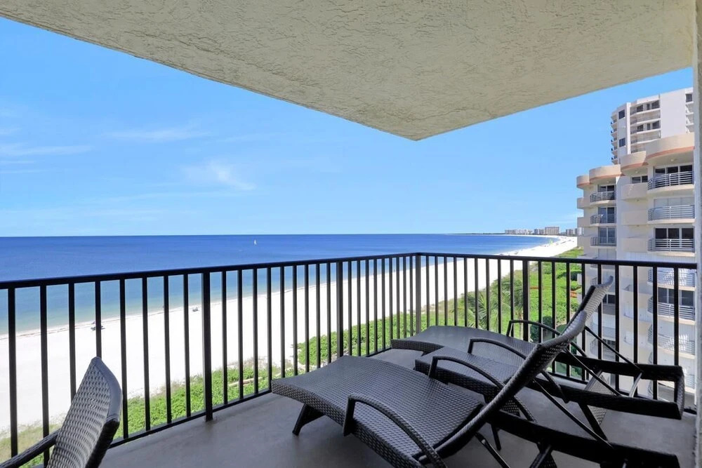 Inviting Beachfront Condo With Pool, spa and Views