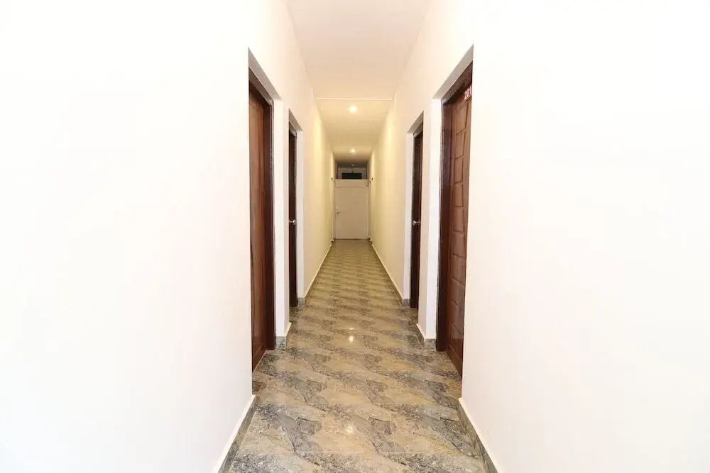 OYO 85106 Hotel Elvin,s Place