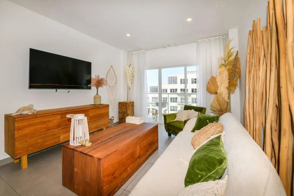 *NEW* 2Bd 2Bath APT with Ocean View, Pool, Gym