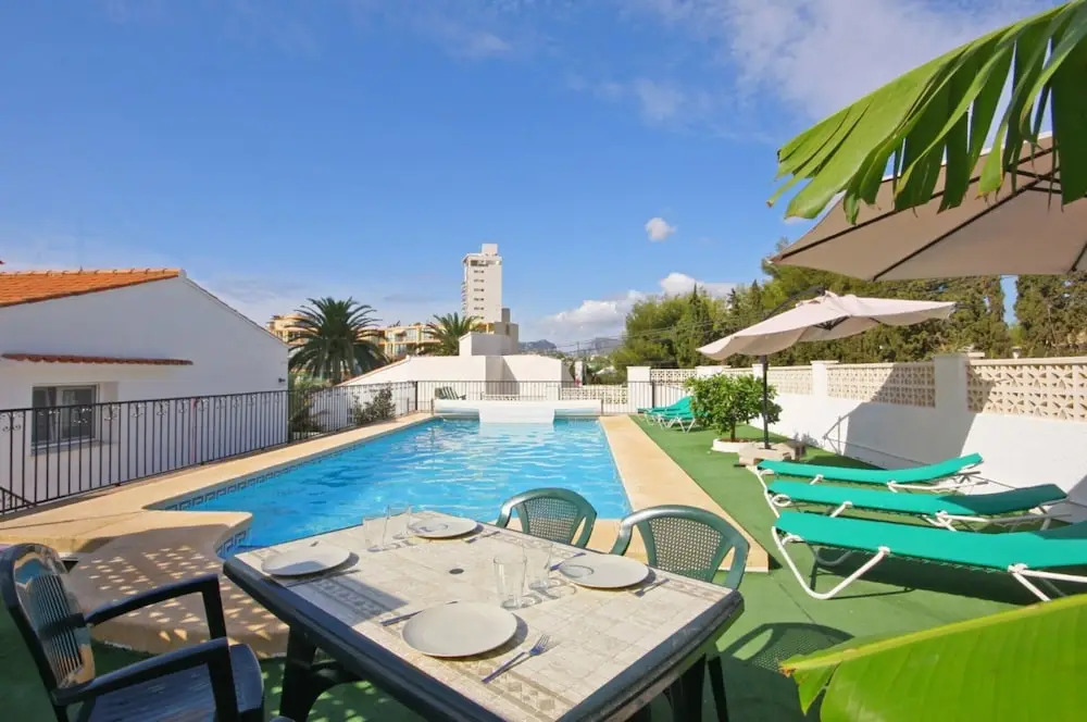 Villa - 6 Bedrooms with Pool and WiFi - 105005