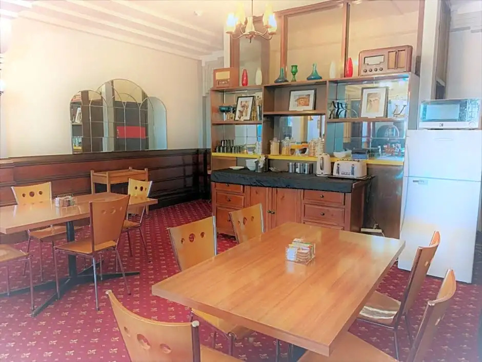 Ranfurly Hotel