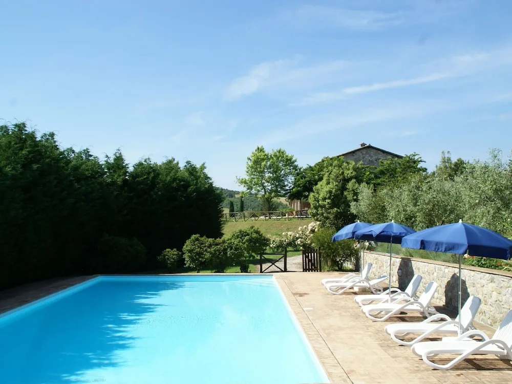 Cosy Apartment With Communal Pool and Stunning Views
