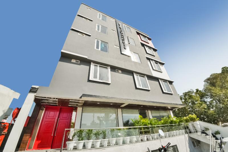OYO Townhouse 323 Sector 9 Hiran Magri