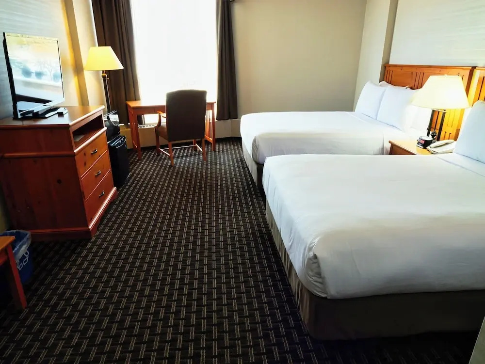 Continental Inn & Suites