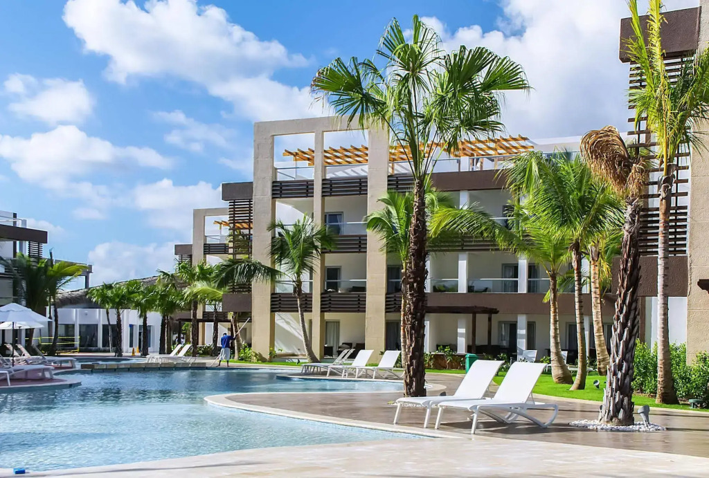 Beach Front Luxury Apartment - BlueBeach