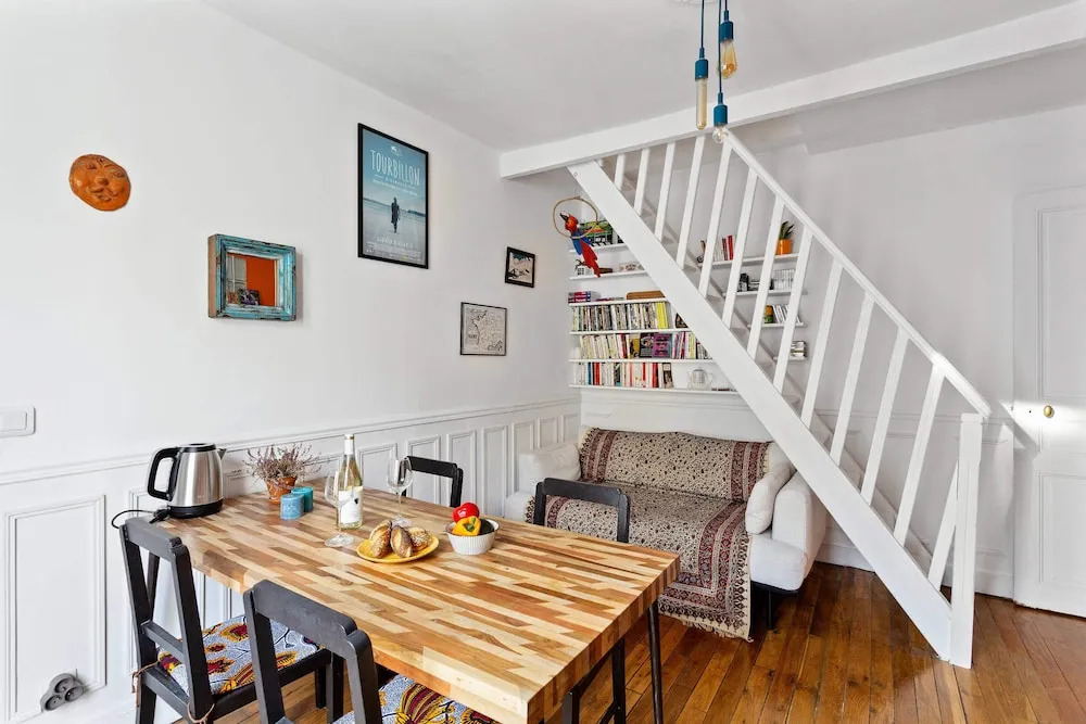 Spacious and Bright Duplex Located in the 19th