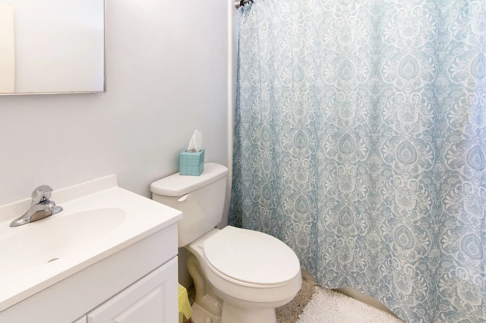 711 Albee Road West House - 2 Br home by RedAwning