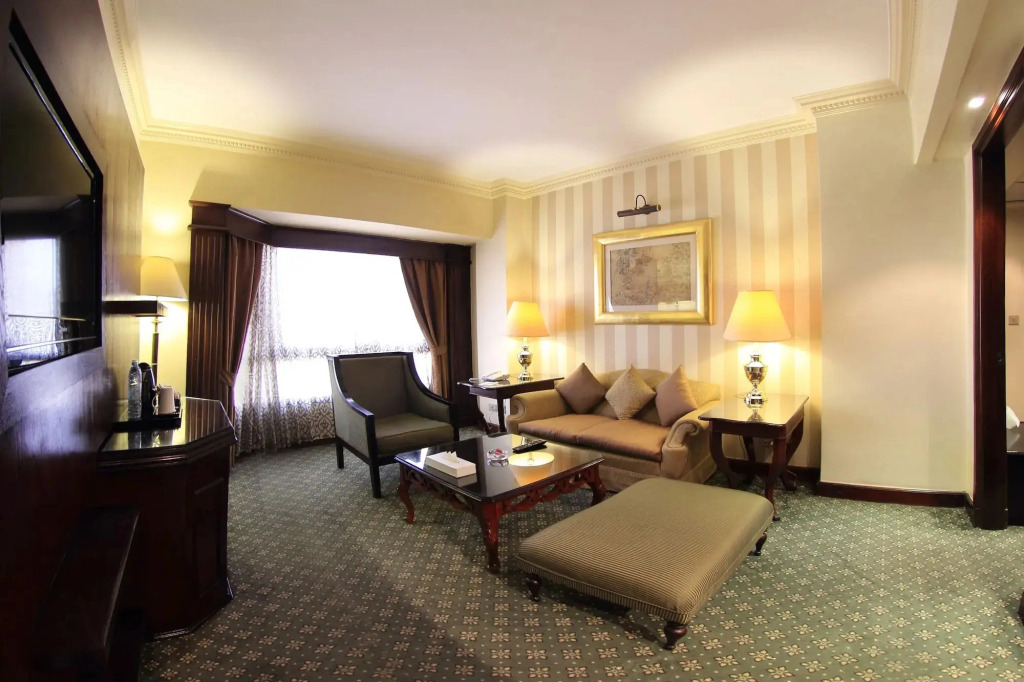 Отель Pyramisa Suites Cairo