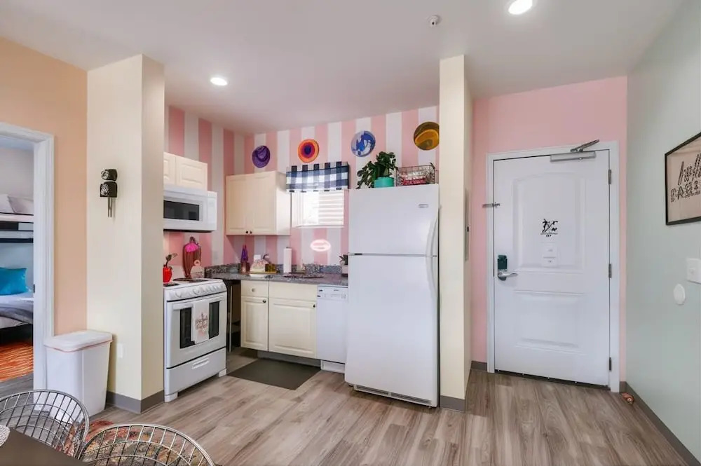 NEW 4 Bedroom Apt Near DT Walk to Restaurants