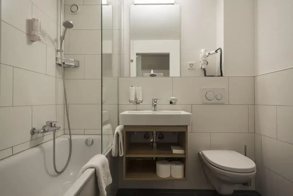 Matterhorn Inn - Wellness & Dining - at Zermatt Shuttle Station