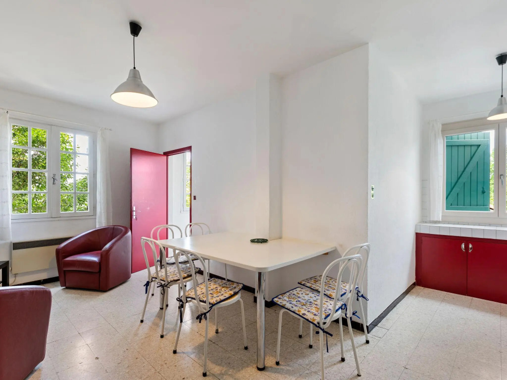 Beautiful Apartment in Mèze with Swimming Pool