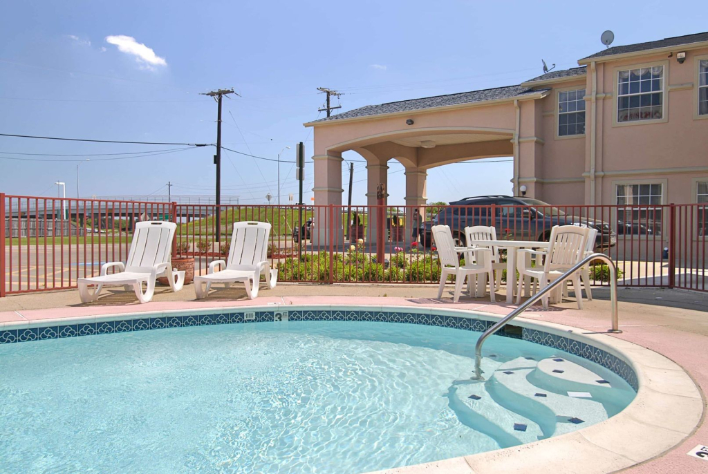Scottish Inns & Suites Forney