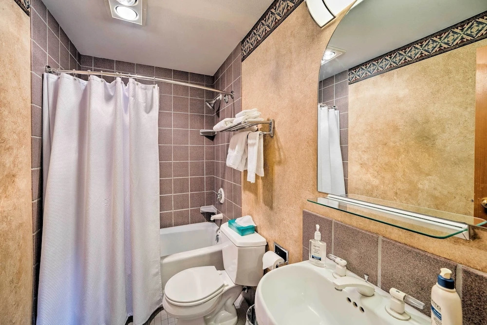 Big Sky Condo w/ Mountain Views, Hike, Ski & Fish!