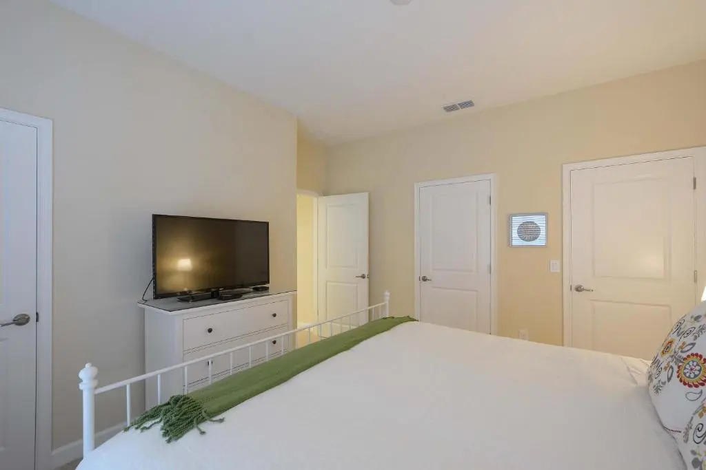 Storey Lake 4 Bedroom Townhome w Splashpool - 1610ST