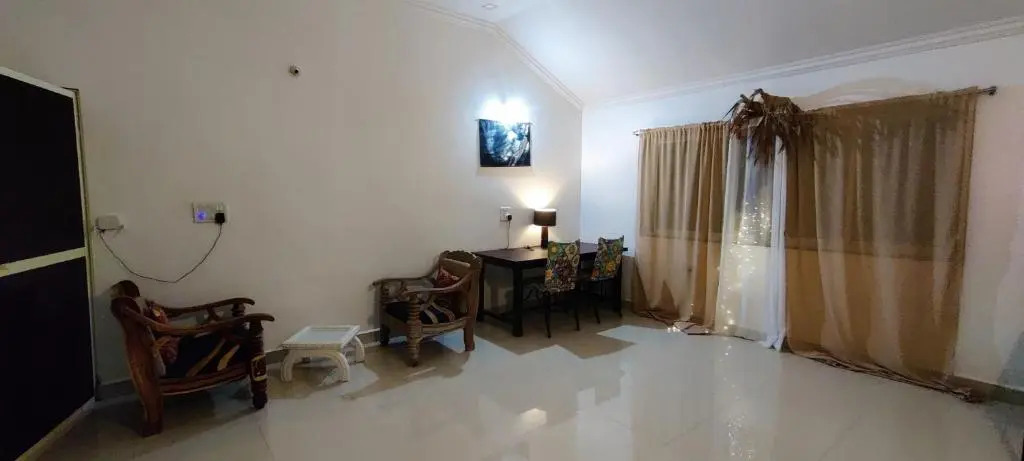 J-House, 4 Apartments with balconies, NO kitchen, Thalassa 1min away