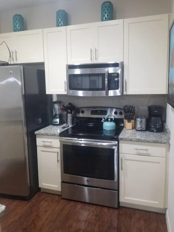 3 Bed 2 Bath Condo In Lucaya Village Near Disney 3 Bedroom Townhouse by RedAwning