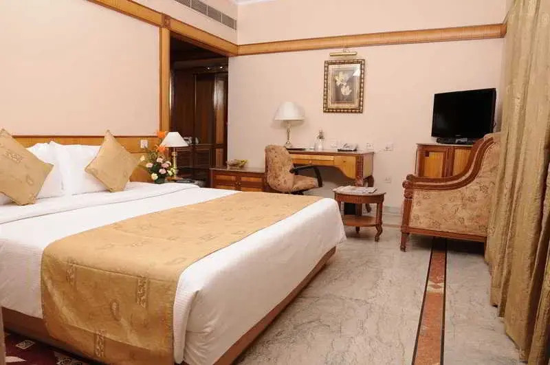 Hotel Ramada Raj Park