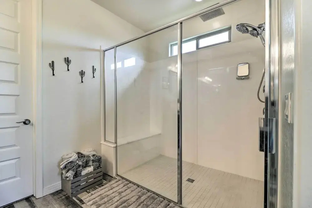 Heated Pool + Putting Green: Goodyear Retreat