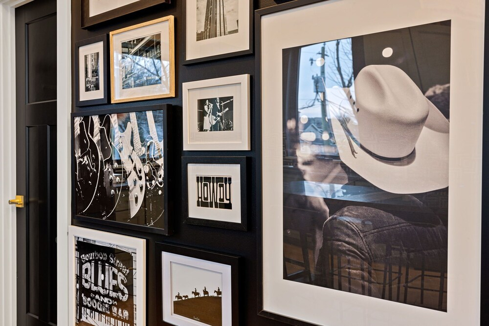 Modern Cowboy - Private Balcony - Mins To Broadway
