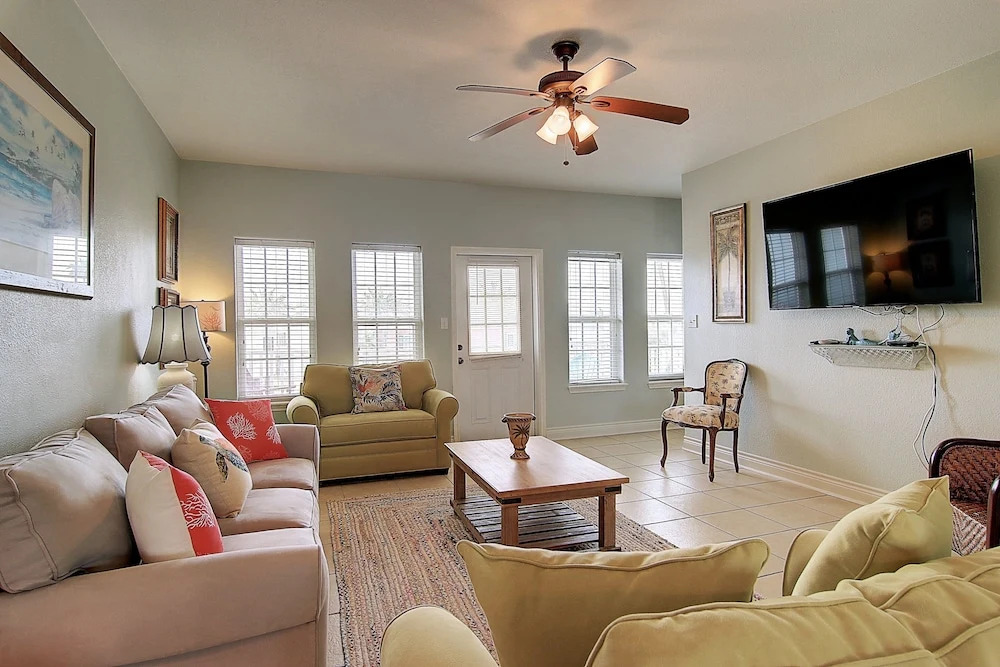 Her Happy Place - 3 Br Townhouse