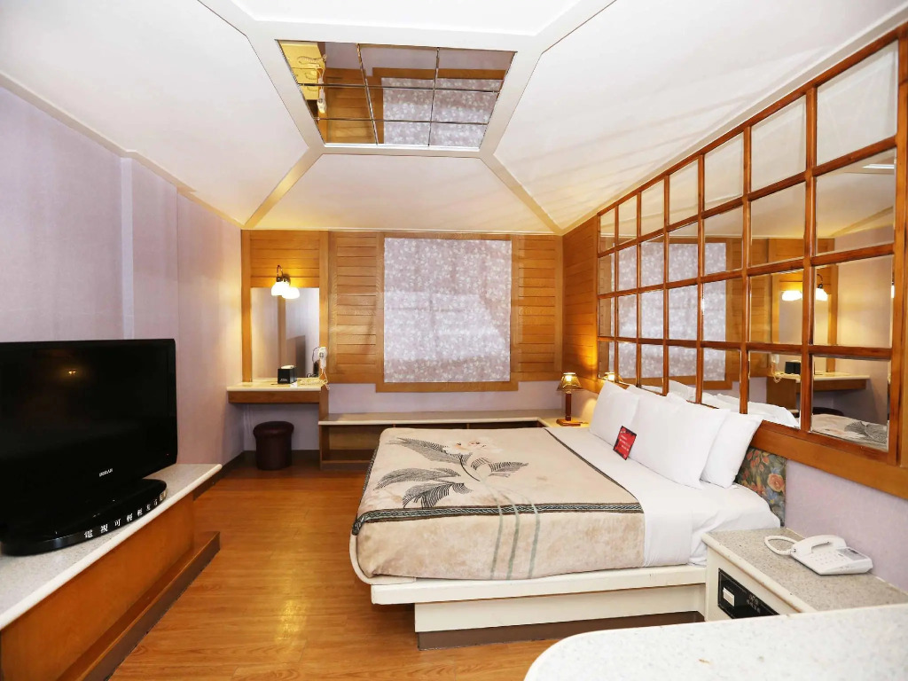 Midi Motel Tainan Branch