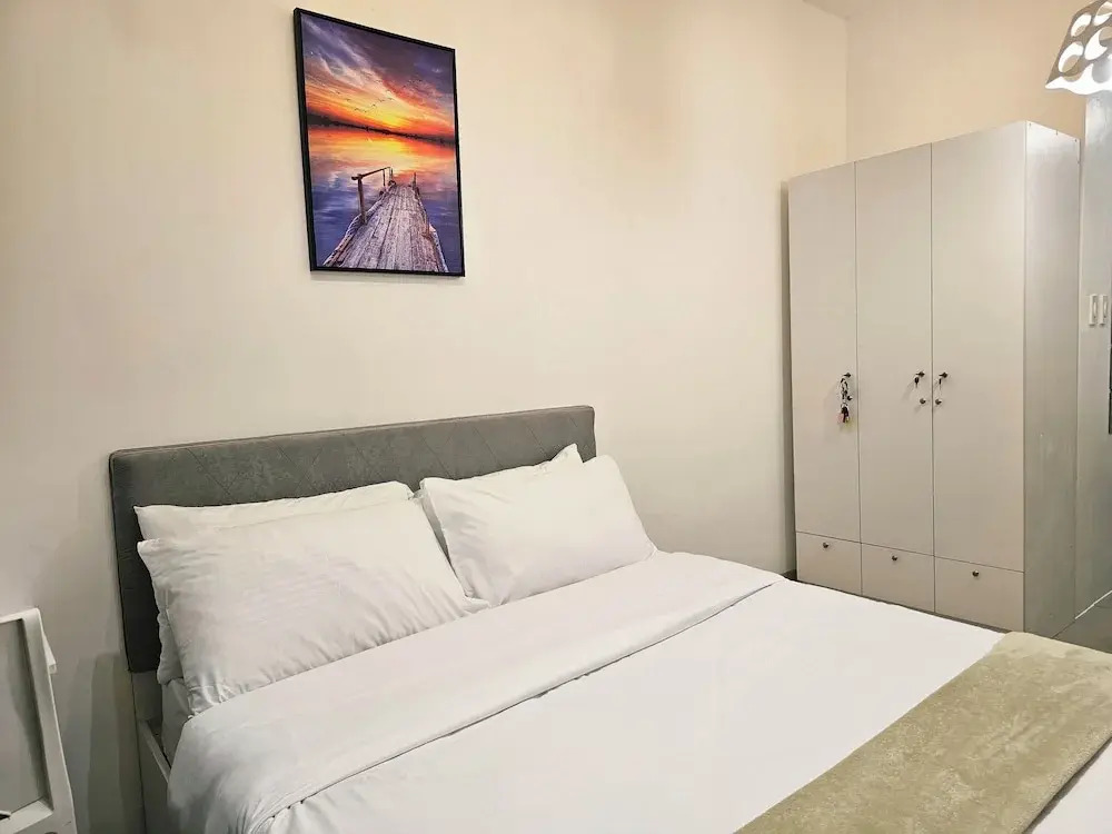 Modern Cozy Studio with Netflix