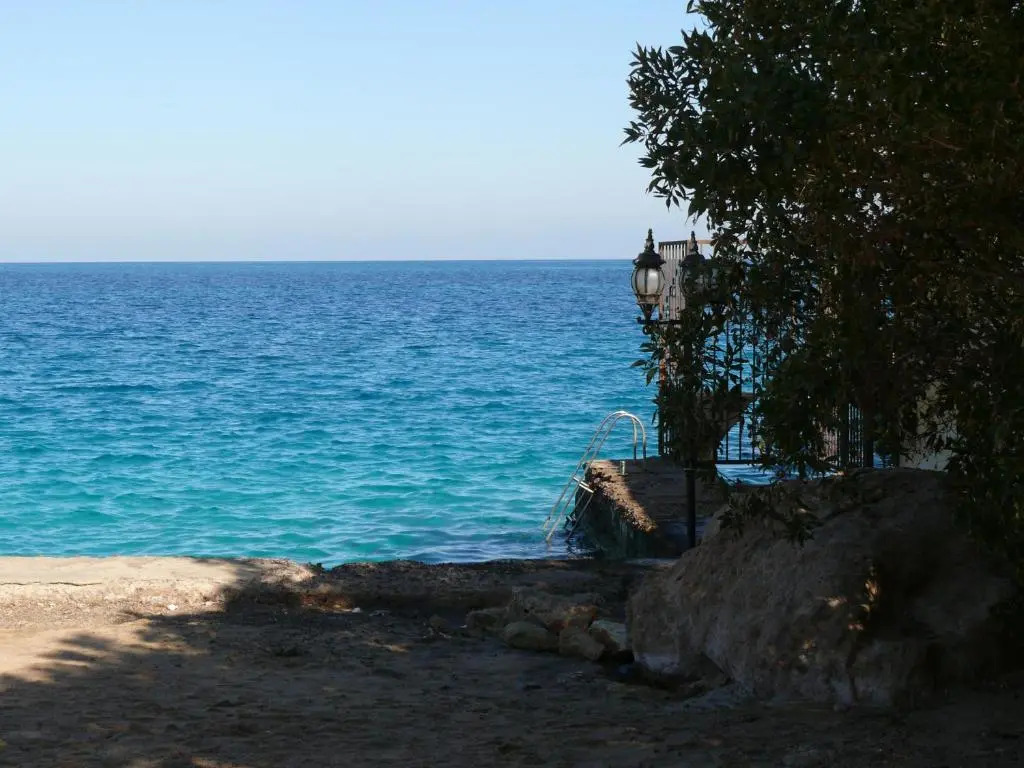 Mini-Studio With Free Private Beach