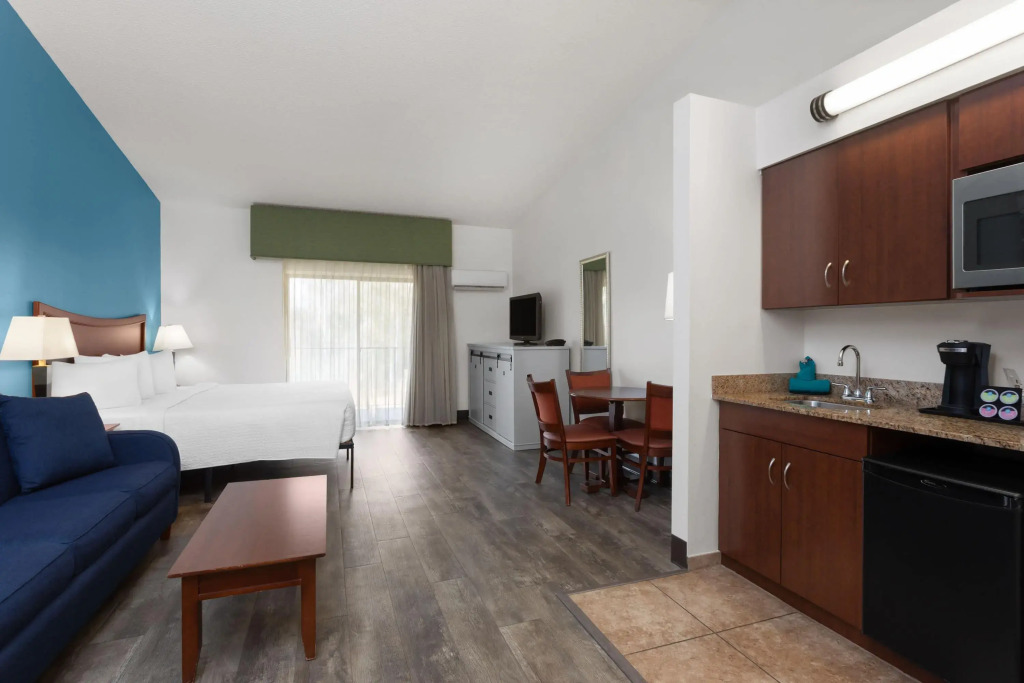 PaddleTail Waterfront Lodge, Trademark Collection by Wyndham