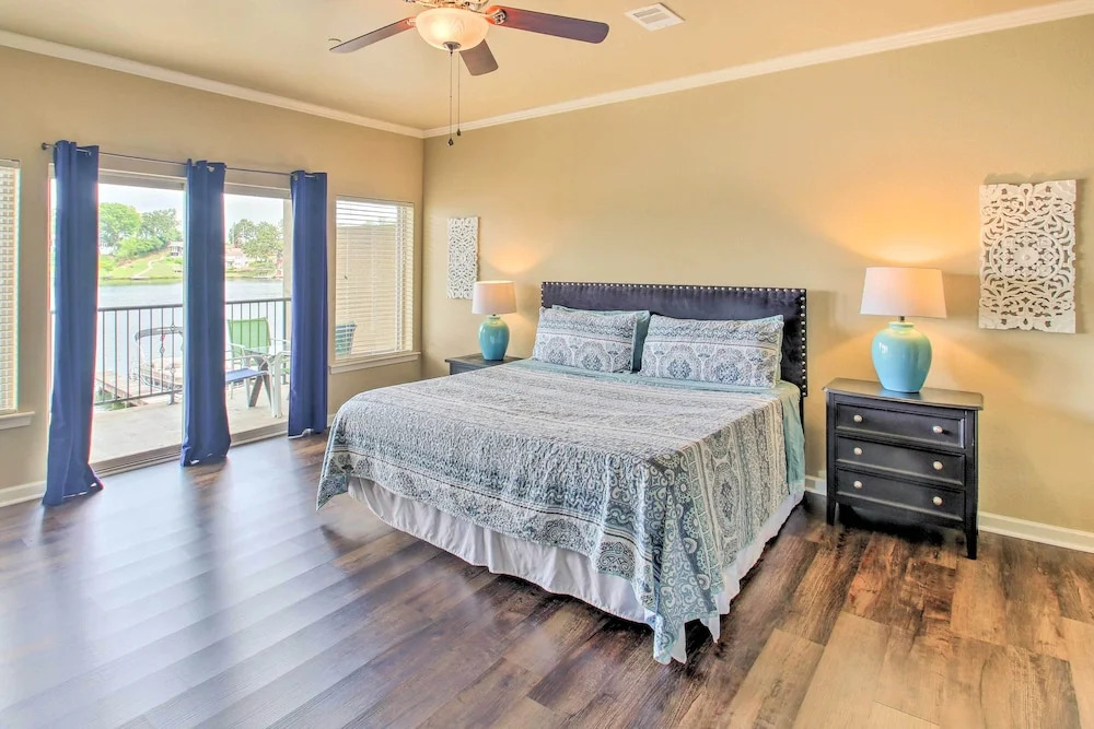 Balcony & Boat Slip: Lakefront Unit in Hot Springs