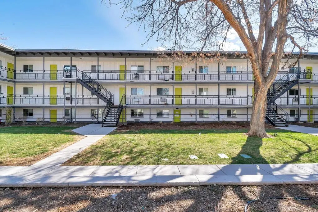 Large Apartments in LAKEWOOD - SK