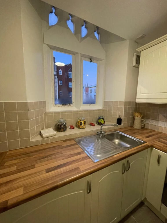 Gated Stunning Period Studio in Vibrant Bristol
