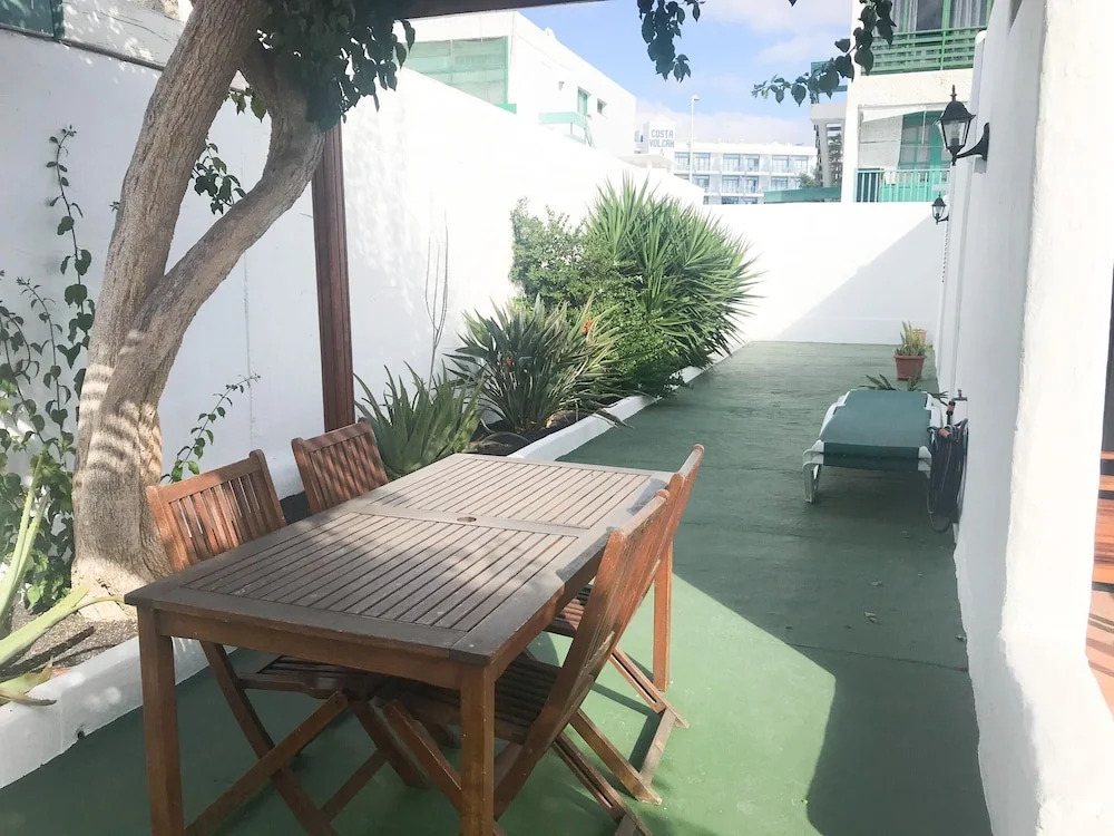 Bungalow with 2 Bedrooms in Tías, with Furnished Terrace And Wifi - 500 M From the Beach