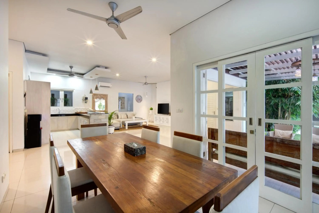 Villa Shree Canggu by Azure, 2 mins walk to Beach near Finns