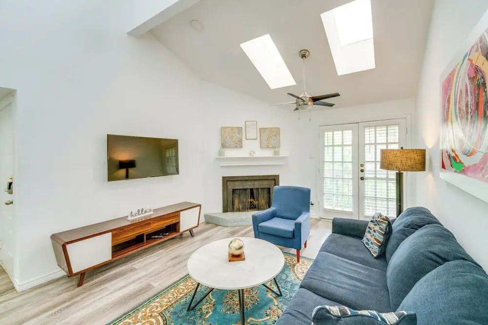 1 Mi to Northpark Center: Bright Dallas Condo