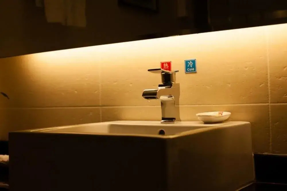 Junhong Hotel