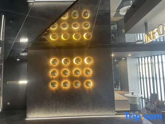 Yixi Gengetsu Hotel (Chengdu High-tech Financial City Subway Station)