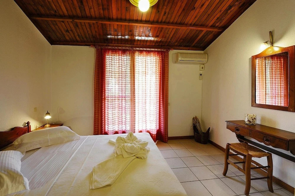 Seaview Holiday Home in Gerakini for 6