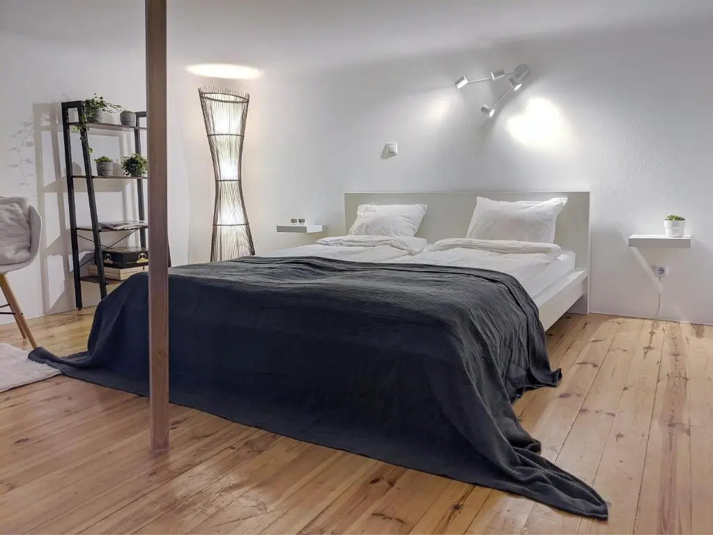 12 min to the City Center! Designer Apartment