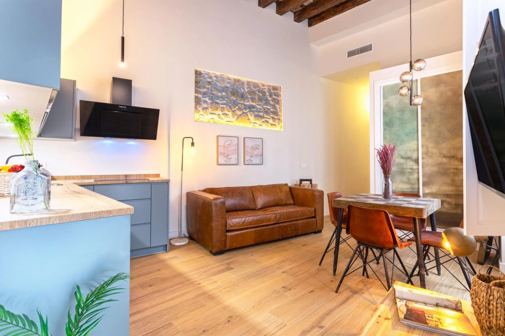 Bright & chic apartment in the heart of Cadiz. Plaza de España V