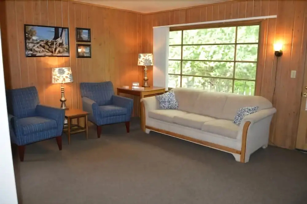 Baileys Sunset Motel