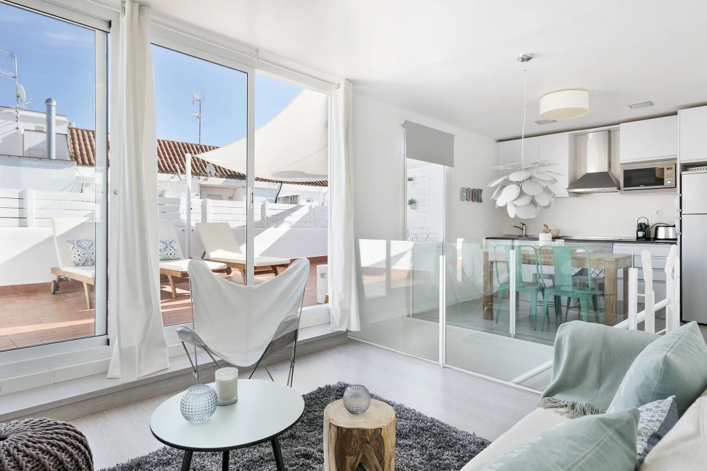 Sitges Group Blue&White
