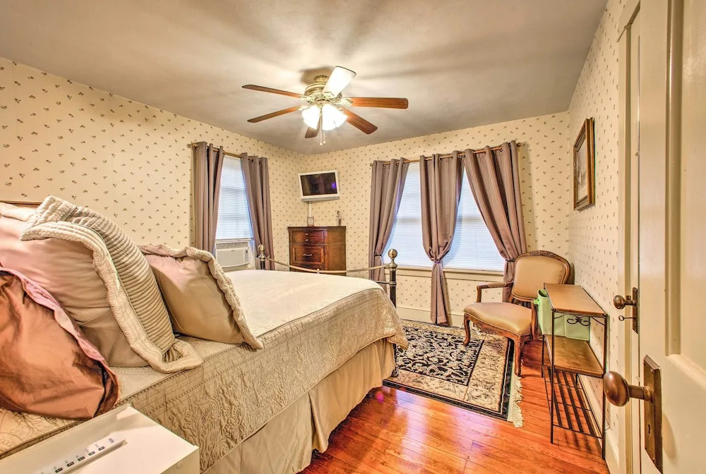 Whimsical Lancaster House w/ Porch Near Amish Farm