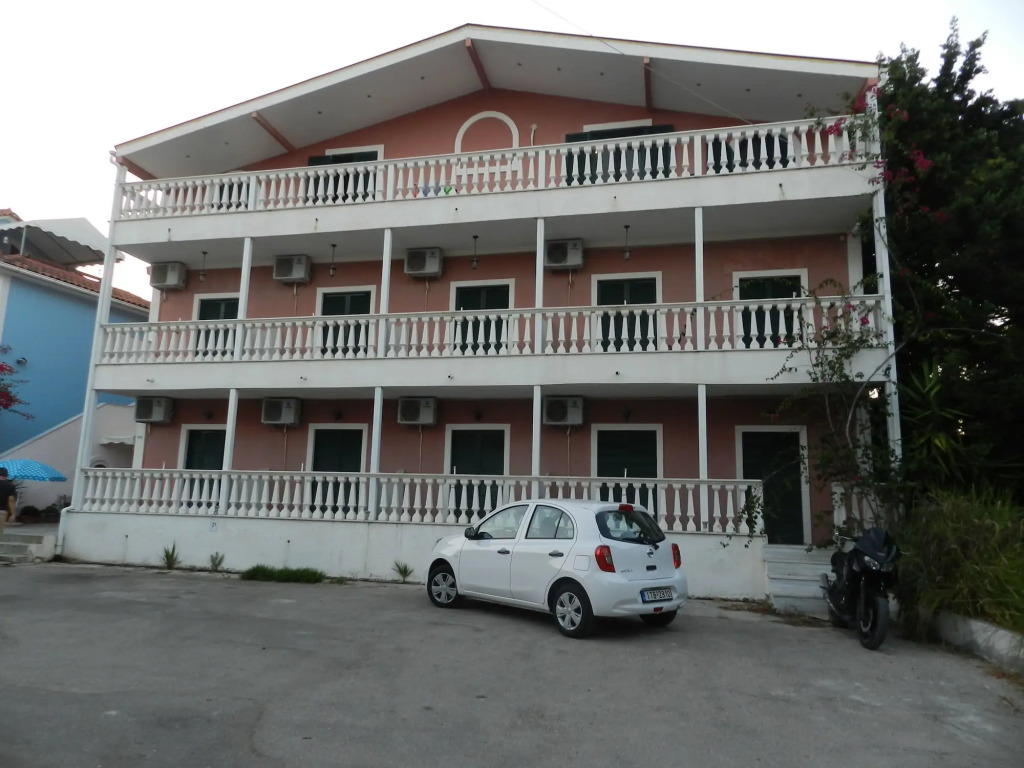 Infinity blue beach apartments - Renovated Apartments 2 Minutes from the Sea & Pool with Scenic Views