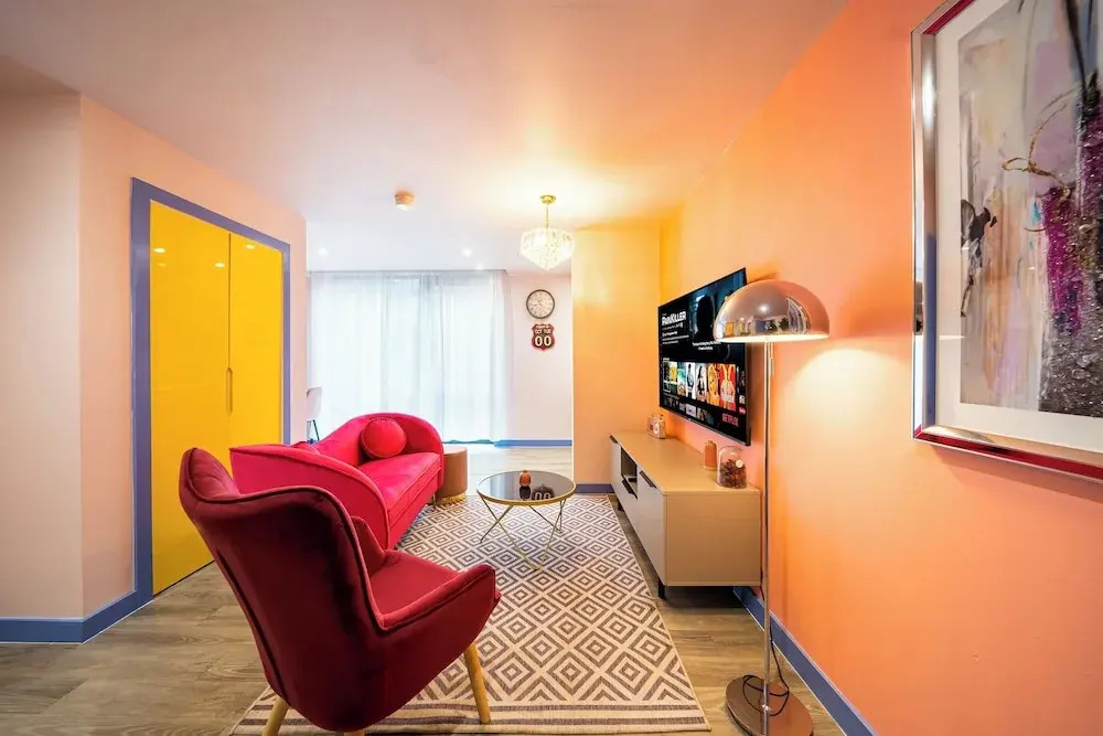 Outstanding Deluxe Self Contained City Apartment