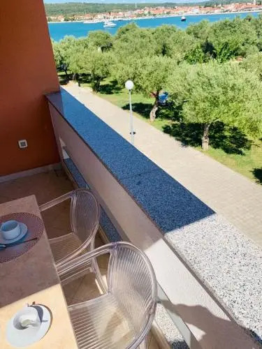 Apartments Nika Sukošan