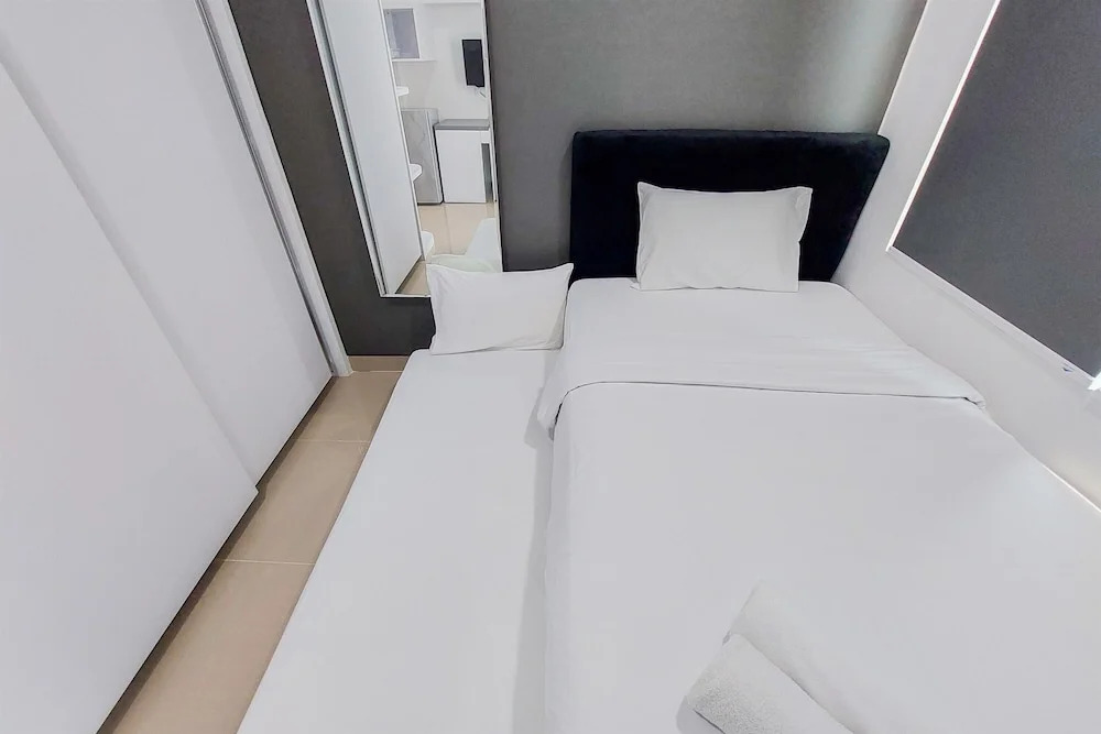 Good Deal and Simply Look Studio Apartment at B Residence By Travelio