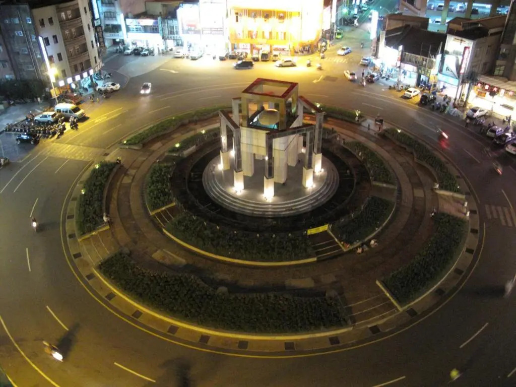 Grand Earl Hotel
