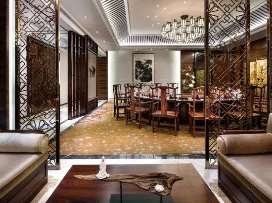 Vienna International Hotel (Jiangmen Hetang Zhongjia Plaza Store)